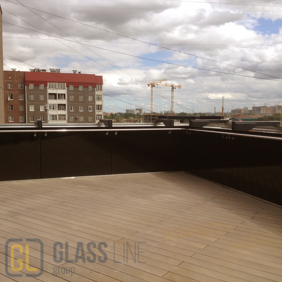 Цельностеклянное ограждение из стекла на крыше - Пулковское ш., д. 28 фото