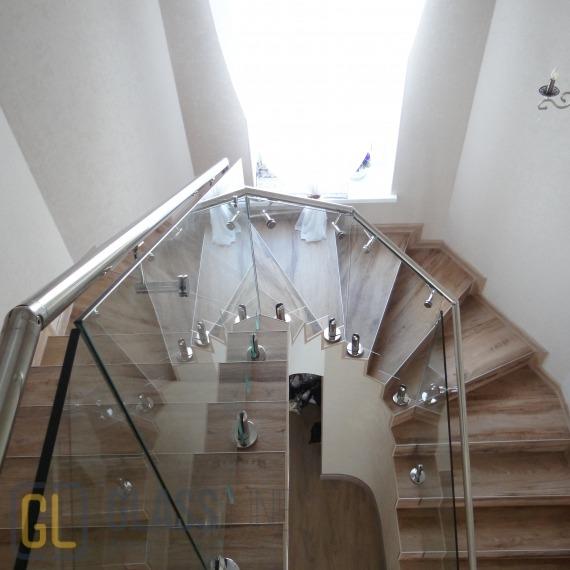 Ограждение лестницы со стойками 160мм - КП Ропшинские Пруды фото