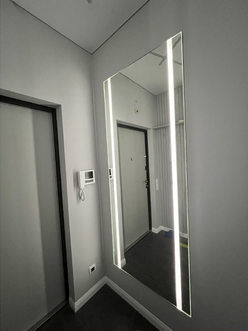 Зеркала с подсветкой в алюминиевых рамах - ул. Типанова д.23